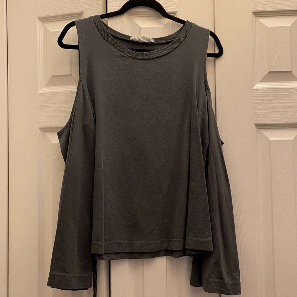 Twenty5A cold shoulder